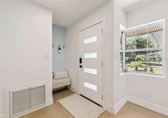 Photo 3 of Single family home for sale at 2833 Prince John Rd, Winter Park, FL 32792 | MLS# O6427246 | Listing updated on 2026-09-15