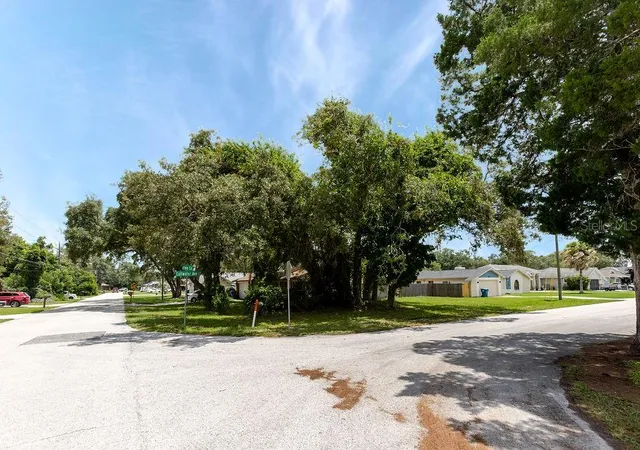 28th image of 1042 Tryon Cir, Spring Hill, FL 34606 | MLS# TB8531650