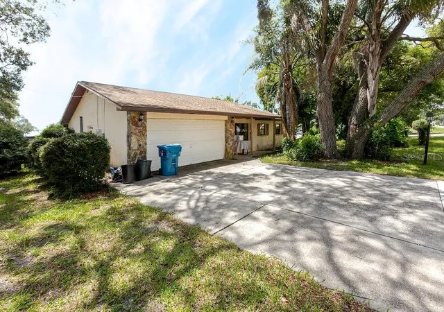 3rd image of 1042 Tryon Cir, Spring Hill, FL 34606 | MLS# TB8531650