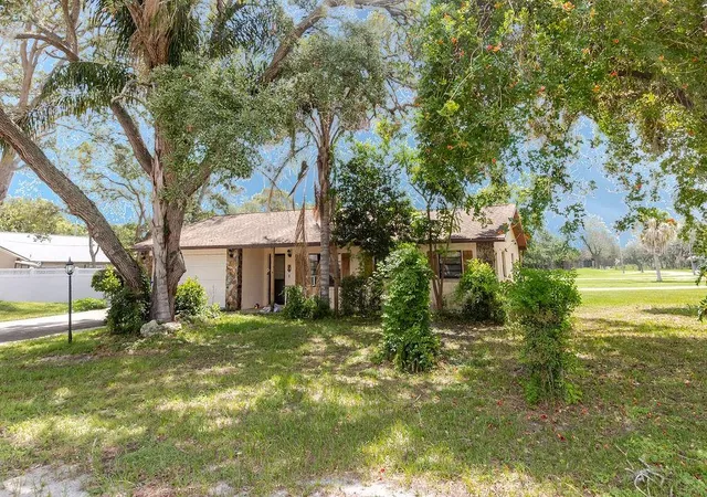 4th image of 1042 Tryon Cir, Spring Hill, FL 34606 | MLS# TB8531650