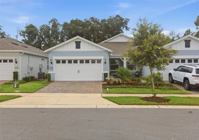 Photo 3 of Single family home for sale at 13640 Splashing Isla Dr, Winter Garden, FL 34787 | MLS# O6427250 | Listing updated on 2026-08-23