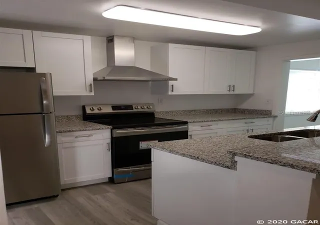 3rd image of 1115 Ne 5Th Pl, Gainesville, FL 32601 | MLS# TB8531655