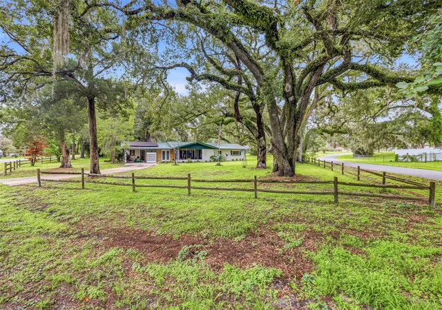 3rd image of 34746 Gardenia Wy, Dade City, FL 33523 | MLS# TB8531659