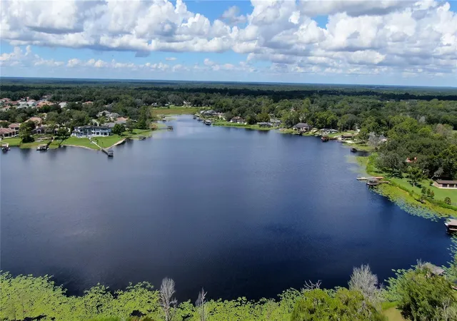 Photo 3 of Single family home for sale at 800 Lake Markham Rd, Sanford, FL 32771 | MLS# O6427251 | Listing updated on 2026-09-13