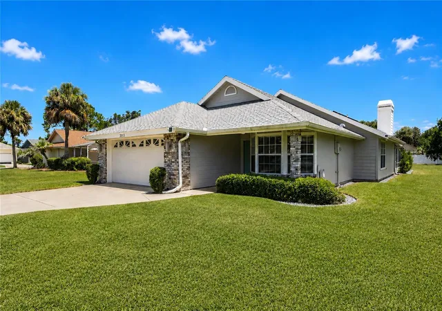 Photo 3 of Single family home for sale at 2013 Beaver Crk Dr, Port Orange, FL 32128 | MLS# O6427253 | Listing updated on 2026-08-31