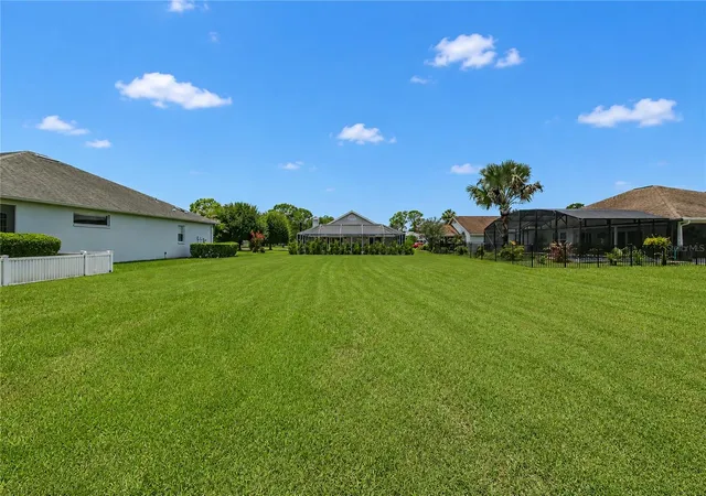 Photo 3 of Single family home for sale at 2013 Beaver Crk Dr, Port Orange, FL 32128 | MLS# O6427253 | Listing updated on 2026-08-31