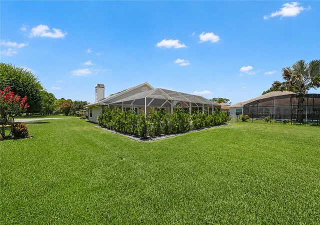 Photo 4 of Single family home for sale at 2013 Beaver Crk Dr, Port Orange, FL 32128 | MLS# O6427253 | Listing updated on 2026-08-31