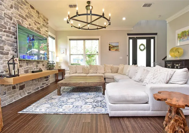 Photo 4 of Single family home for sale at 215 S Highland Ave, Winter Garden, FL 34787 | MLS# S5154193 | Listing updated on 2026-07-31