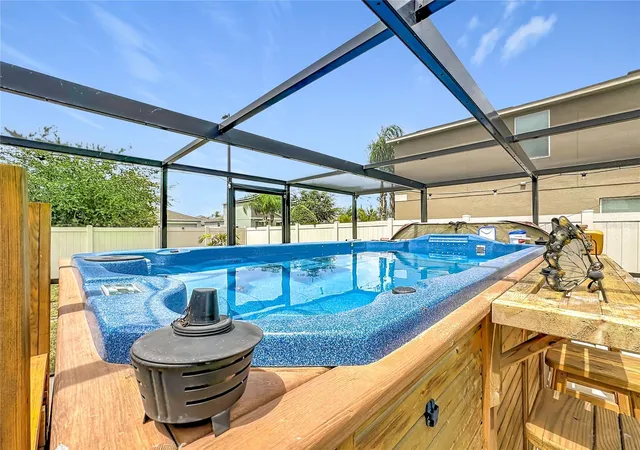 Photo 4 of Single family home for sale at 102 Cascade Bnd Dr, Ruskin, FL 33570 | MLS# S5154195 | Listing updated on 2026-09-12