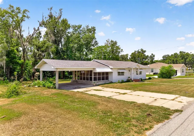 Photo 3 of Single family home for sale at 13725 10th Street, Dade City, FL 33525 | MLS# W7887882 | Listing updated on 2026-09-15