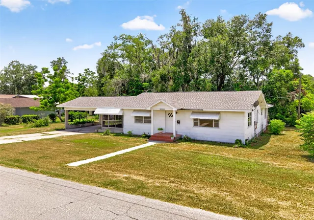Photo 3 of Single family home for sale at 13725 10th Street, Dade City, FL 33525 | MLS# W7887882 | Listing updated on 2026-09-15