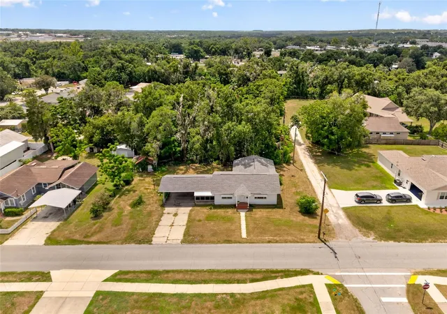 Photo 4 of Single family home for sale at 13725 10th Street, Dade City, FL 33525 | MLS# W7887882 | Listing updated on 2026-09-15