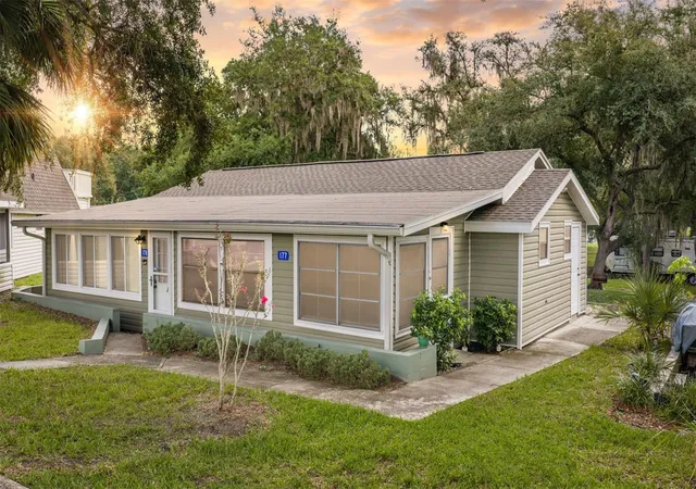 Photo 2 of Condo for sale at 10301 Us Hwy 27 #177, Clermont, FL 34711 | MLS# O6427282 | Listing updated on 2026-09-01