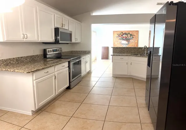 Photo 3 of Single family home for sale at 304 Marion Oaks Trl, Ocala, FL 34473 | MLS# OM728987 | Listing updated on 2026-10-16