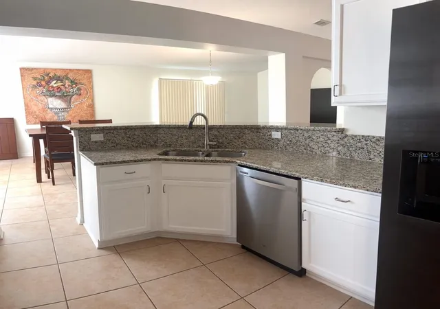 Photo 4 of Single family home for sale at 304 Marion Oaks Trl, Ocala, FL 34473 | MLS# OM728987 | Listing updated on 2026-10-16