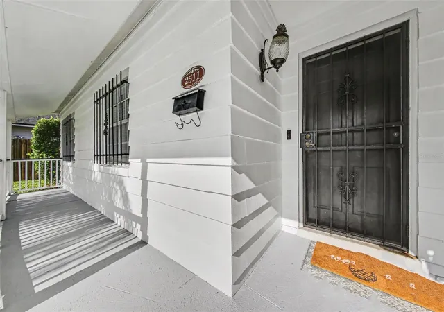 Photo 3 of Sale Pending at 2511 Eastbrook Blvd, Winter Park, FL 32792 | MLS# V4950333 | Listing updated on 2026-08-02