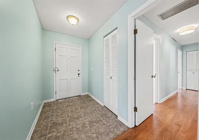 Photo 3 of Sale Pending at 2511 Eastbrook Blvd, Winter Park, FL 32792 | MLS# V4950333 | Listing updated on 2026-08-02