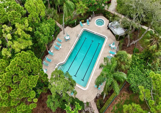 Listing Photo 2 - Condo for sale in building located at 511 Lakeside Dr, BRADENTON, FL 34210 - Unit #511