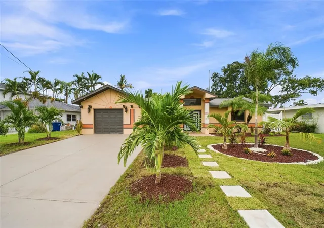 Photo 3 of Single family home for sale at 15918 Redington Dr, Redington Beach, FL 33708 | MLS# TB8531737 | Listing updated on 2026-08-30
