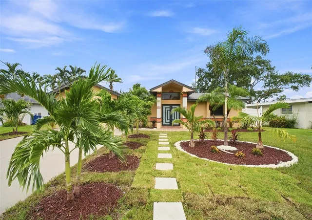 Photo 4 of Single family home for sale at 15918 Redington Dr, Redington Beach, FL 33708 | MLS# TB8531737 | Listing updated on 2026-08-30
