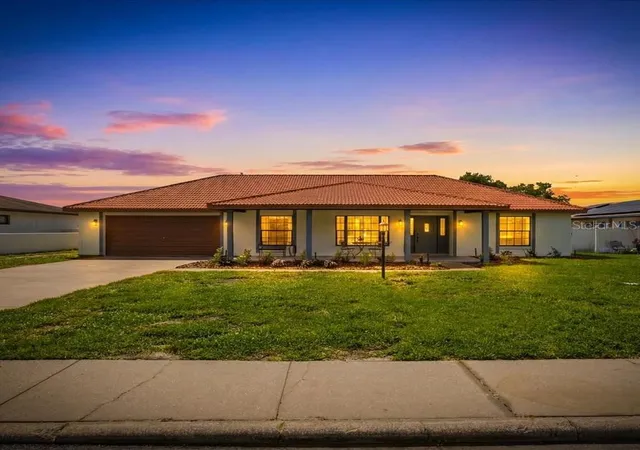 Photo 2 of Single family home for sale at 2004 Leisure Dr, Winter Haven, FL 33881 | MLS# W7887886 | Listing updated on 2026-08-30