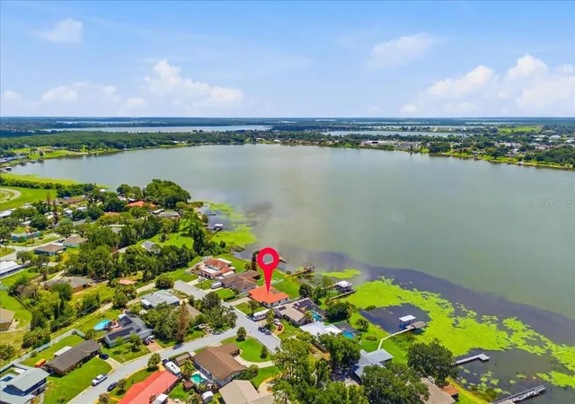 Photo 3 of Single family home for sale at 2004 Leisure Dr, Winter Haven, FL 33881 | MLS# W7887886 | Listing updated on 2026-08-30
