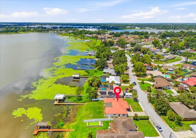 Photo 3 of Single family home for sale at 2004 Leisure Dr, Winter Haven, FL 33881 | MLS# W7887886 | Listing updated on 2026-08-30