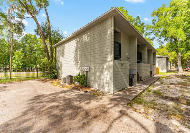 2nd image of 724 Sw 68th Ter, Gainesville, FL 32607 | MLS# GC542159