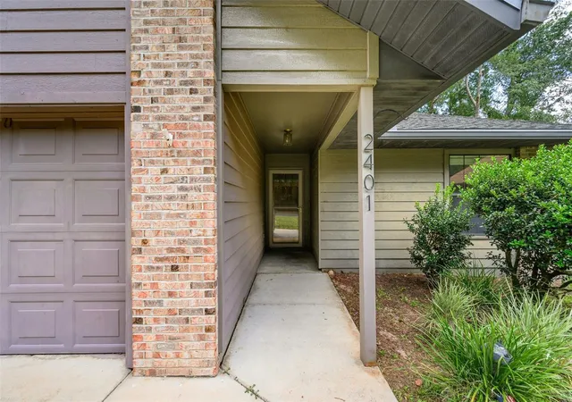 2nd image of 2401 Nw 69th Ter, Gainesville, FL 32606 | MLS# GC542162