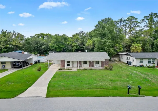 Photo 2 of Single family home for sale at 5810 Driftwood Dr, Lakeland, FL 33809 | MLS# L4963711 | Listing updated on 2026-09-19
