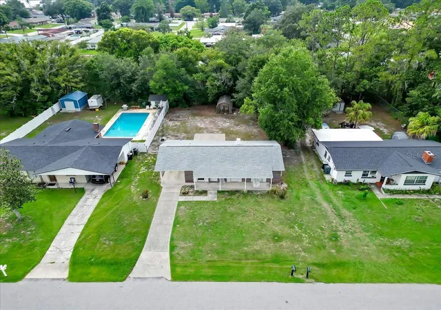 Photo 4 of Single family home for sale at 5810 Driftwood Dr, Lakeland, FL 33809 | MLS# L4963711 | Listing updated on 2026-10-27
