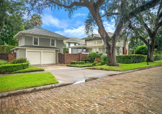 Photo 3 of Single family home for sale at 450 Cherokee Dr, Orlando, FL 32801 | MLS# O6427340 | Listing updated on 2026-09-15