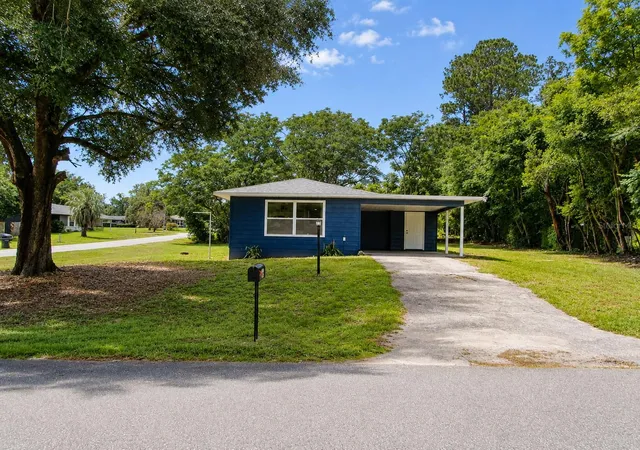 Photo 1 of Single family home for sale at 49 Lake Ct Loop, Ocala, FL 34472 | MLS# O6427352 | Listing updated on 2026-09-14
