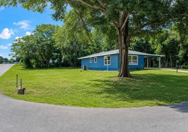 Photo 2 of Single family home for sale at 49 Lake Ct Loop, Ocala, FL 34472 | MLS# O6427352 | Listing updated on 2026-09-14