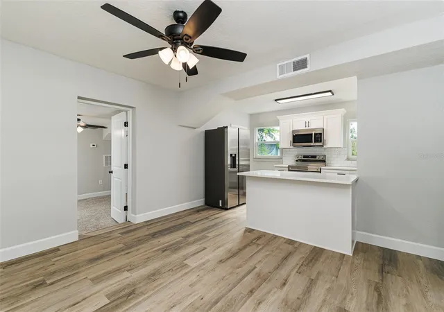 2nd image of 526 Victoria Blvd, Auburndale, FL 33823 | MLS# L4963713