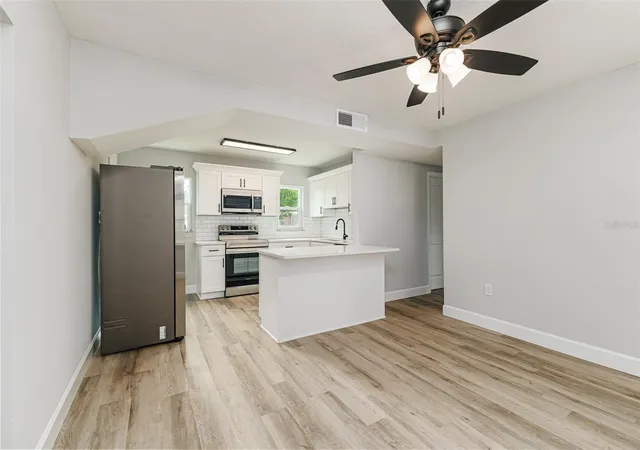 3rd image of 526 Victoria Blvd, Auburndale, FL 33823 | MLS# L4963713