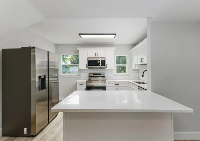 4th image of 526 Victoria Blvd, Auburndale, FL 33823 | MLS# L4963713