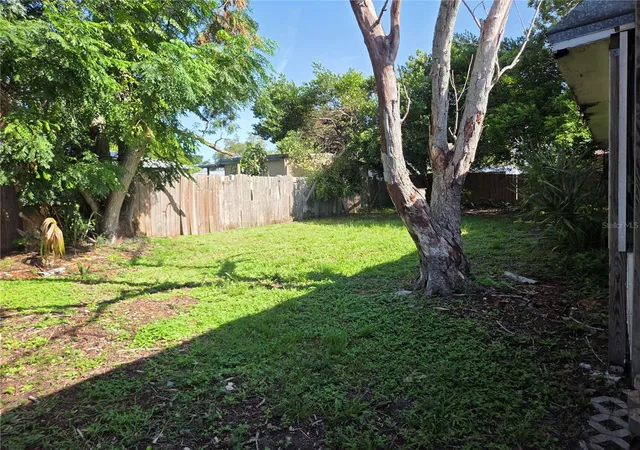 Photo 3 of Single family home for sale at 907 Cutler Dr, Seffner, FL 33584 | MLS# TB8531794 | Listing updated on 2026-08-24