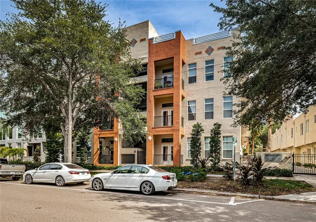 2nd image of 535 4th Avenue S #4, Saint Petersburg, FL 33701 | MLS# TB8531799