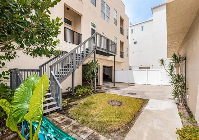 2nd image of 535 4Th Ave S, Saint Petersburg, FL 33701