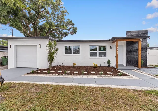 Photo 1 of Single family home for sale at 2917 W Clifton St, Tampa, FL 33614 | MLS# TB8531811 | Listing updated on 2026-10-03