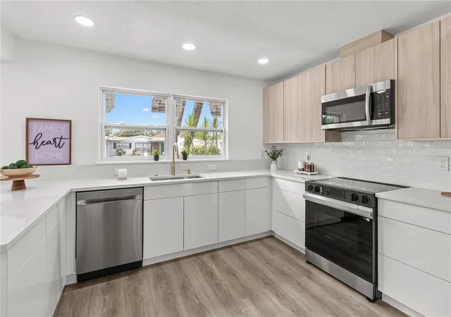 Photo 3 of Single family home for sale at 2917 W Clifton St, Tampa, FL 33614 | MLS# TB8531811 | Listing updated on 2026-10-03