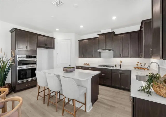 2nd image of 754 Emerald Grove Dr, Apopka, FL 32703 | MLS# W7887896