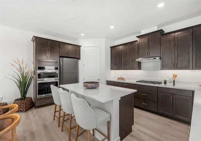 4th image of 754 Emerald Grove Dr, Apopka, FL 32703 | MLS# W7887896