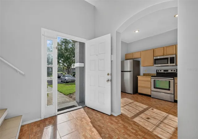 Photo 4 of Townhouse for sale at 13304 Summerton Dr, Orlando, FL 32824 | MLS# S5154230 | Listing updated on 2026-07-23