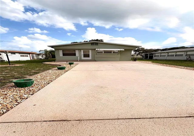 Photo 2 of Manufactured home for sale at 117 Saddlebag Trl, Lake Wales, FL 33898 | MLS# K4903657 | Listing updated on 2026-07-28
