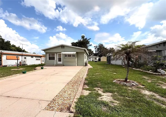 Photo 3 of Manufactured home for sale at 117 Saddlebag Trl, Lake Wales, FL 33898 | MLS# K4903657 | Listing updated on 2026-07-28