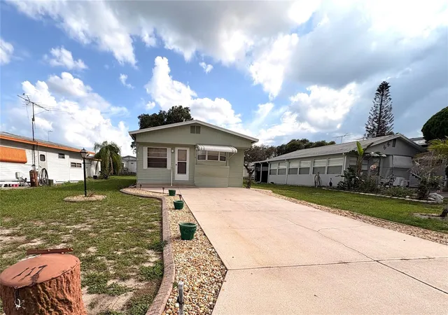 Photo 3 of Manufactured home for sale at 117 Saddlebag Trl, Lake Wales, FL 33898 | MLS# K4903657 | Listing updated on 2026-07-28