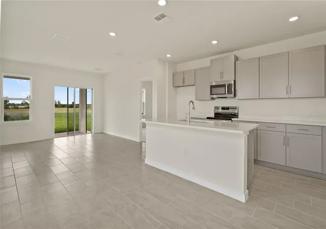 Photo 2 of Sale Pending at 816 Andrew St, Winter Haven, FL 33881 | MLS# O6427399 | Listing updated on 2026-09-01