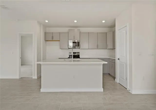 Photo 3 of Sale Pending at 816 Andrew St, Winter Haven, FL 33881 | MLS# O6427399 | Listing updated on 2026-09-01